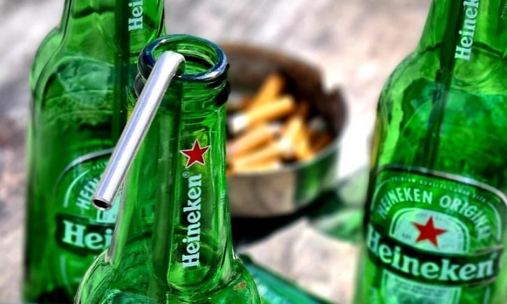 Rietbuis in een flesje Heineken